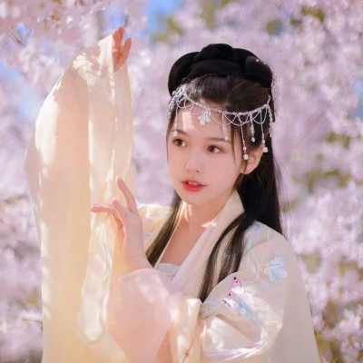 干净到极致的女生头像图片