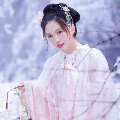 干净到极致的女生头像图片