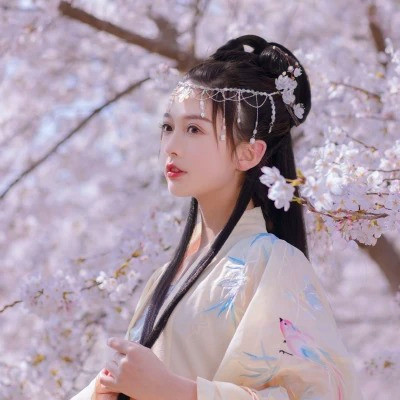 干净到极致的女生头像图片