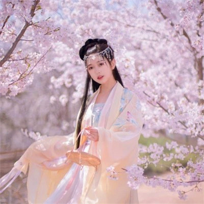 干净到极致的女生头像图片