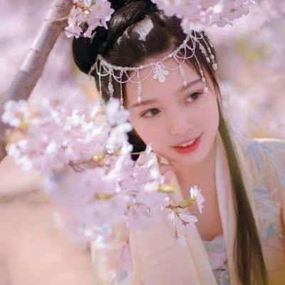 干净到极致的女生头像图片