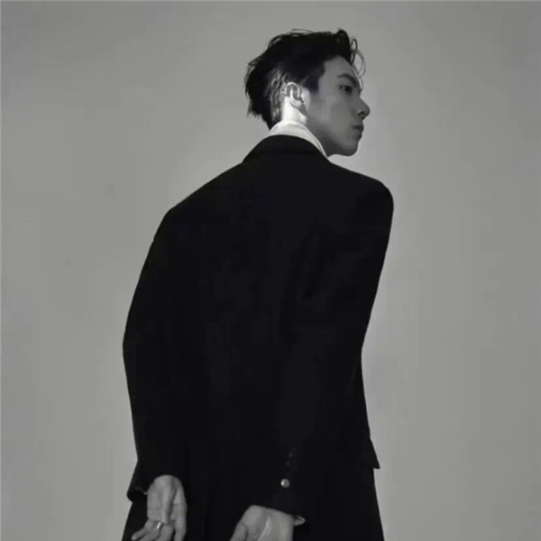 不明显情侣头像一男一女真人一人一张图片