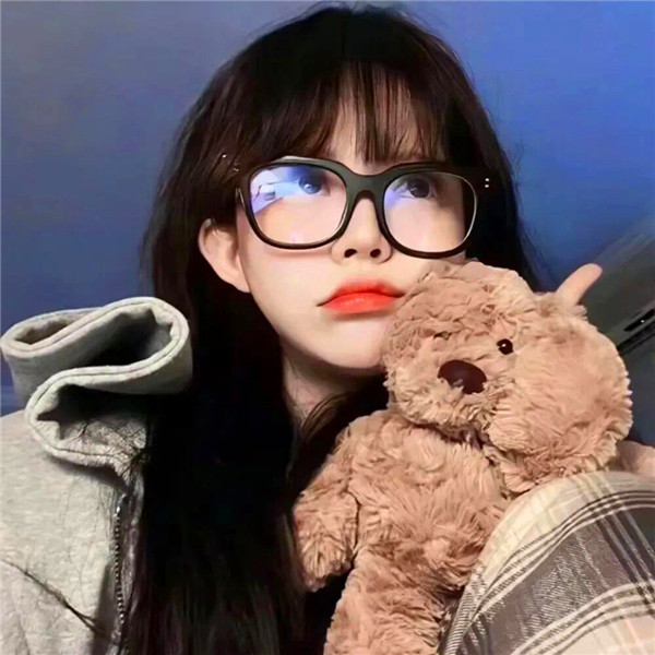 不明显情侣头像一男一女真人一人一张图片