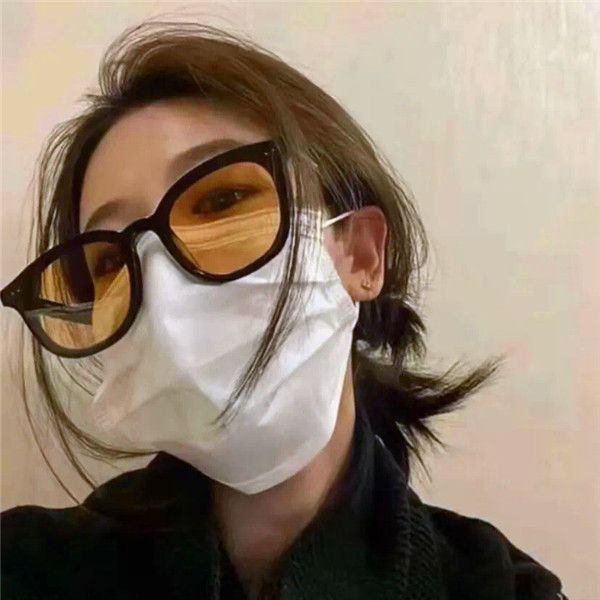 不明显情侣头像一男一女真人一人一张图片