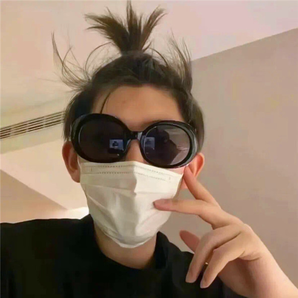 不明显情侣头像一男一女真人一人一张图片