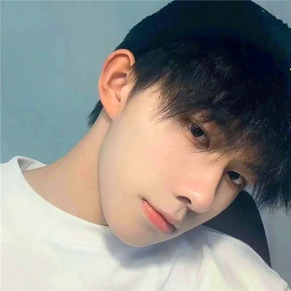不明显情侣头像一男一女真人一人一张图片