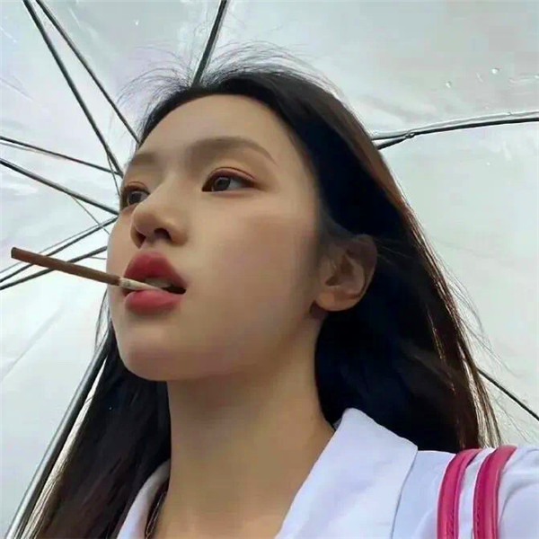 不明显情侣头像一男一女真人一人一张图片