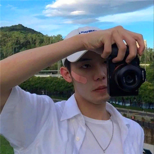 不明显情侣头像一男一女真人一人一张图片