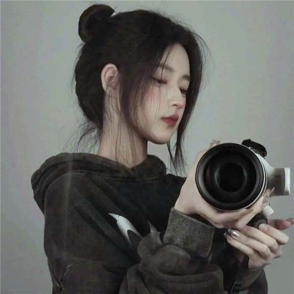 不明显情侣头像一男一女真人一人一张图片