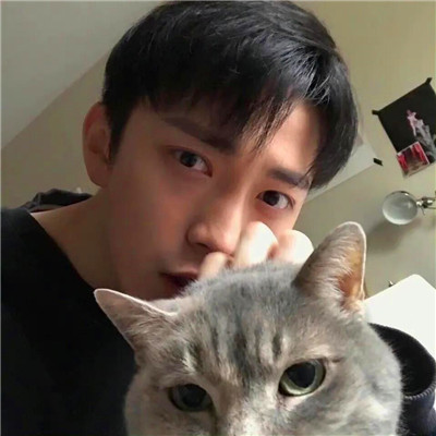 给人一种阳光的头像男生图片