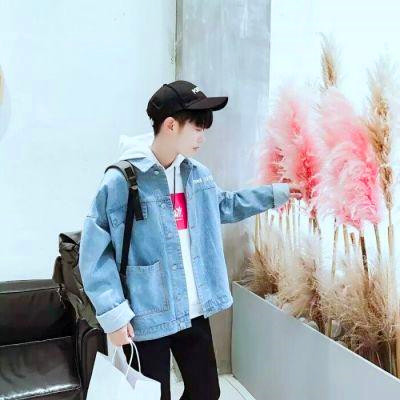 给人一种阳光的头像男生图片