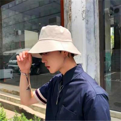 给人一种阳光的头像男生图片