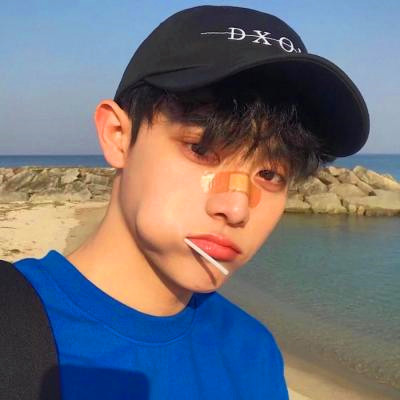 给人一种阳光的头像男生图片