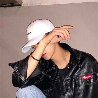 给人一种阳光的头像男生图片