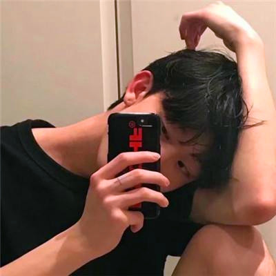 给人一种阳光的头像男生图片