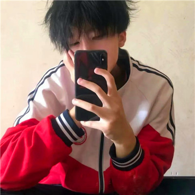 给人一种阳光的头像男生图片
