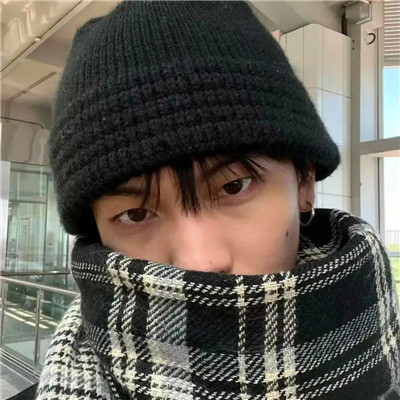 给人一种阳光的头像男生图片
