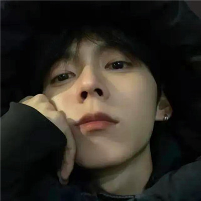 给人一种阳光的头像男生图片