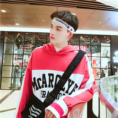 给人一种阳光的头像男生图片