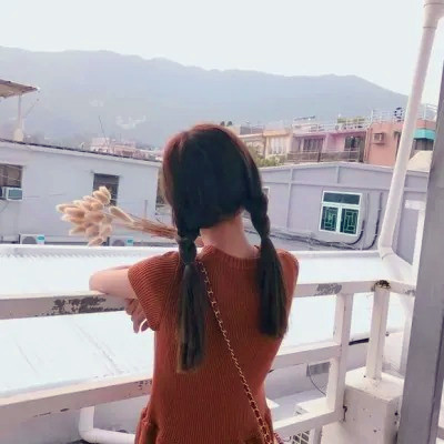 给人一种阳光的头像女生高清图片