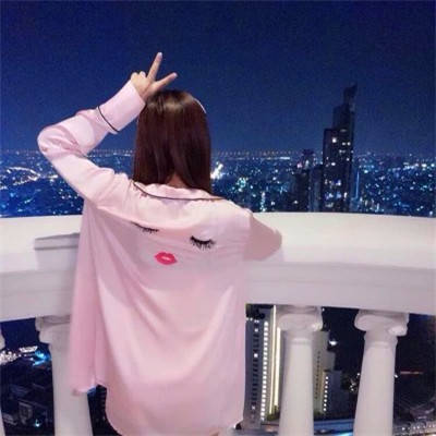 给人一种阳光的头像女生高清图片