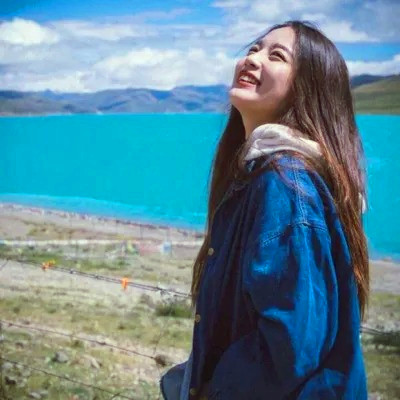 给人一种阳光的头像女生高清图片