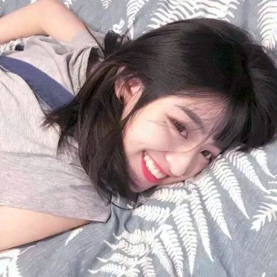 给人一种阳光的头像女生高清图片