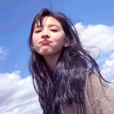 给人一种阳光的头像女生高清图片