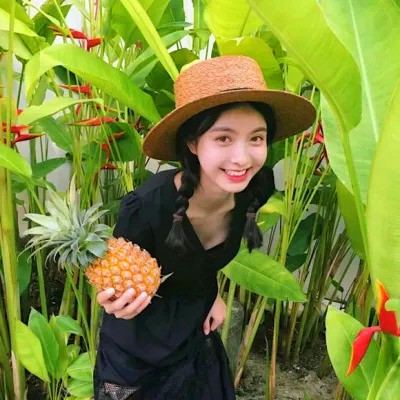 给人一种阳光的头像女生高清图片