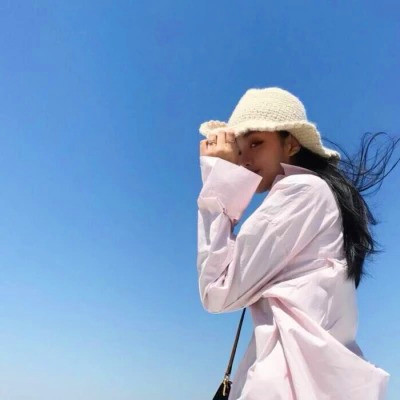 给人一种阳光的头像女生高清图片
