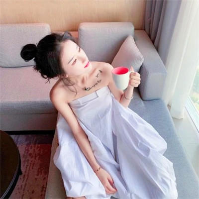 给人一种阳光的头像女生高清图片