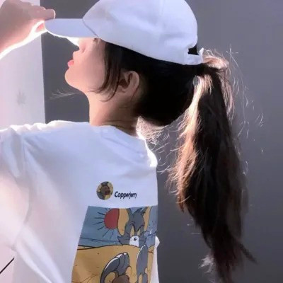 给人一种阳光的头像女生高清图片