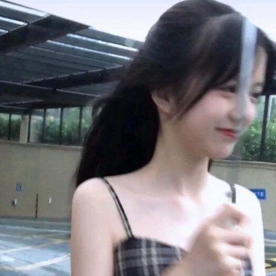 给人一种阳光的头像女生高清图片
