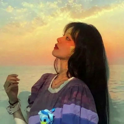 给人一种阳光的头像女生高清图片