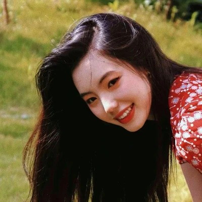 给人一种阳光的头像女生高清图片