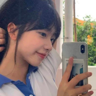 给人一种阳光的头像女生高清图片