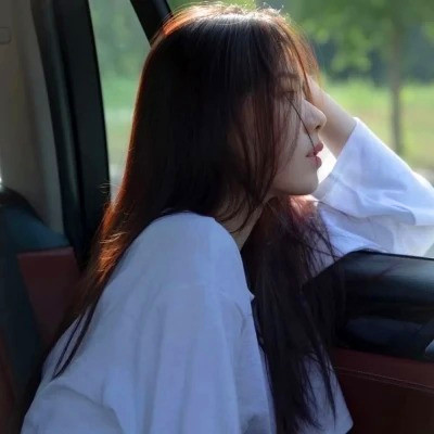 给人一种阳光的头像女生高清图片