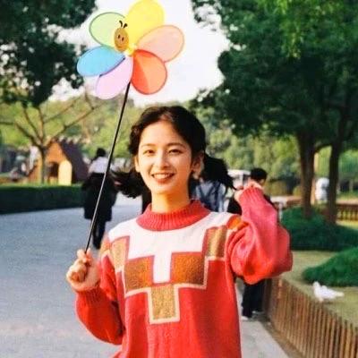 给人一种阳光的头像女生高清图片