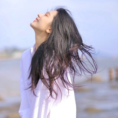 给人一种阳光的头像女生高清图片