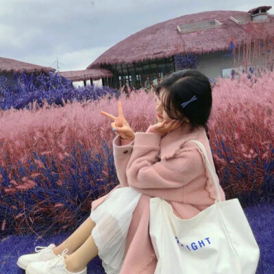 给人一种阳光的头像女生高清图片