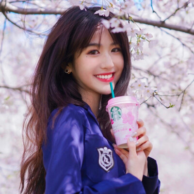 给人一种阳光的头像女生高清图片