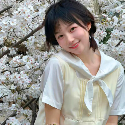 给人一种阳光的头像女生高清图片