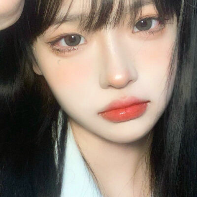 给人一种阳光的头像女生高清图片