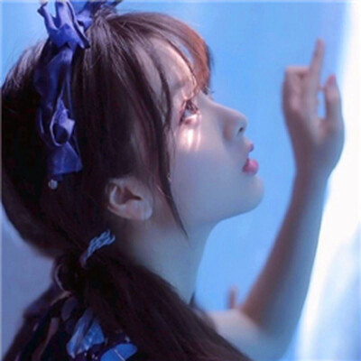 给人一种阳光的头像女生高清图片