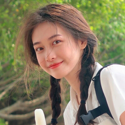 给人一种阳光的头像女生高清图片