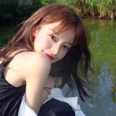 给人一种阳光的头像女生高清图片