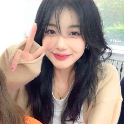 给人一种阳光的头像女生高清图片