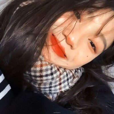 给人一种阳光的头像女生高清图片