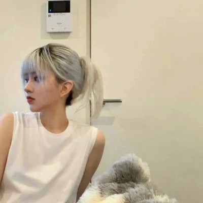 2025年女生最火微信头像