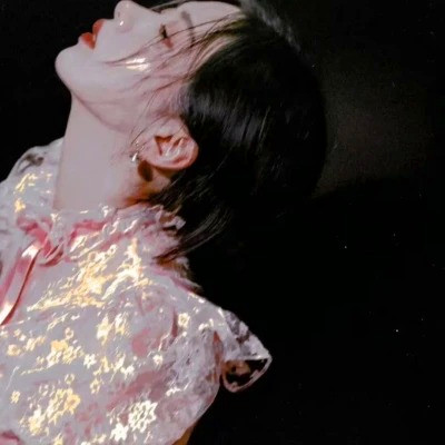 2025年女生最火微信头像